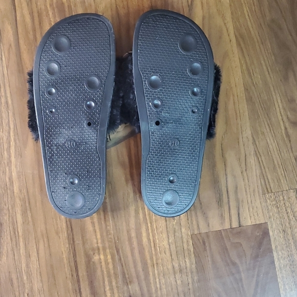 Slippers - Picture 5 of 5